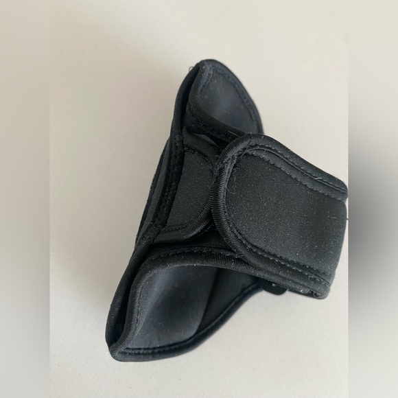 FREE W/purchase Puma Sports Top new cell phone running case - Picture 8 of 8